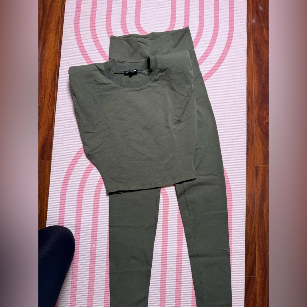 Olive Green shoulder pad  Top and Leggings Set - Picture 2 of 8